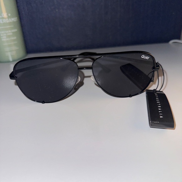 QUAY high key sunglasses - Picture 2 of 5